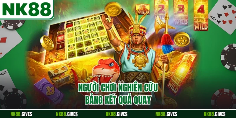 Người chơi nghiên cứu bảng kết quả quay